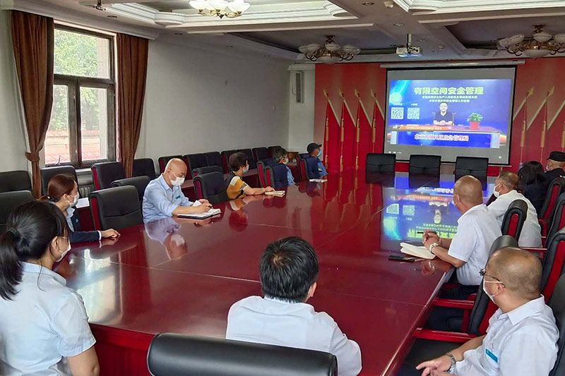 北京市潮白陵园组织职工观看有限空间安全管理网络直播